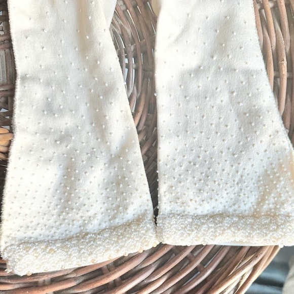 Vintage 50s White Beaded Long Gloves - Picture 5 of 14